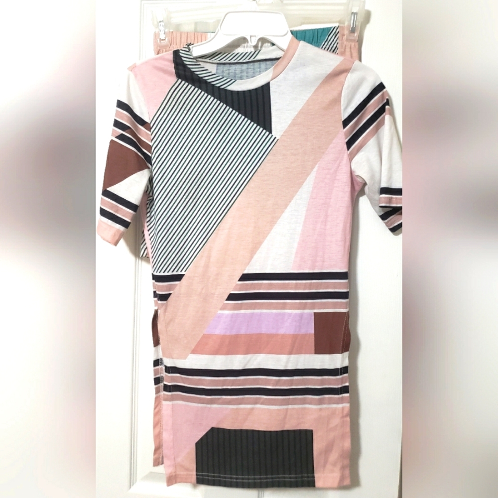 Geometric Patterned 2 Pc Short Set.